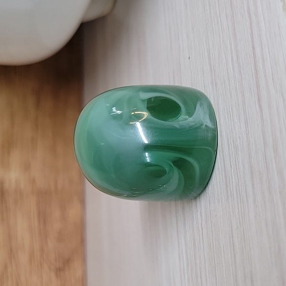 JADE GREEN SWIRL CONTOURED STATEMENT RING - Picture 3 of 10